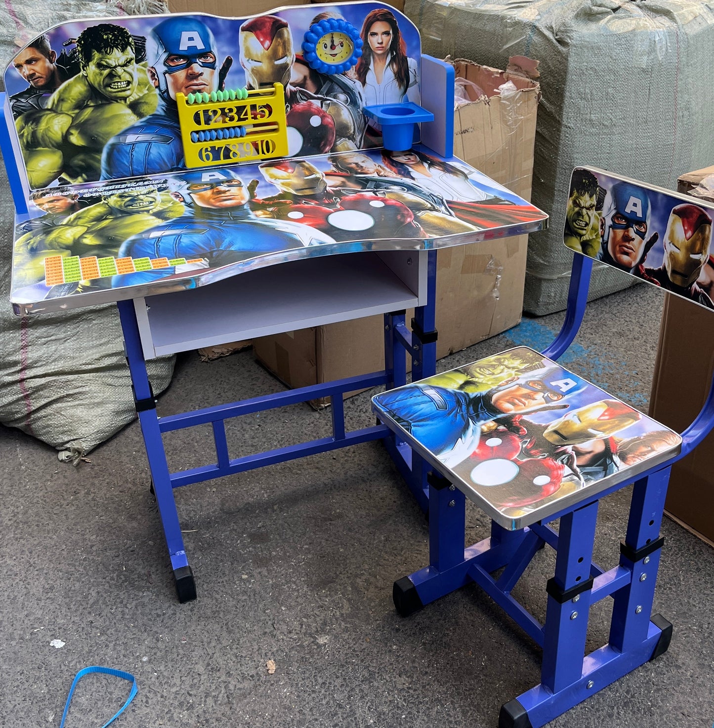 Bureau et Chaise en bois pour Garçons - Thèmes : Batman - Avengers - Cars - Stitch