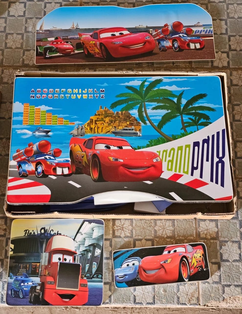 Bureau et Chaise en bois pour Garçons - Thèmes : Batman - Avengers - Cars - Stitch