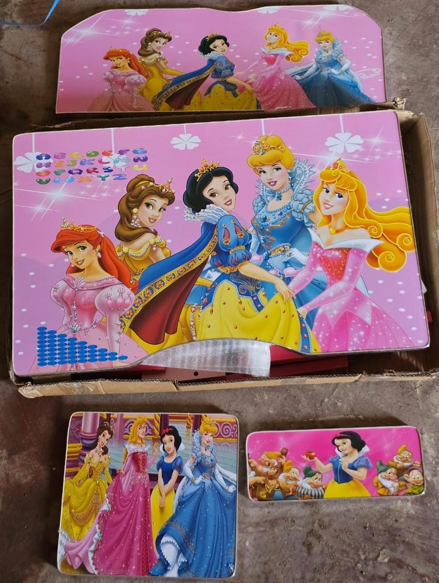 Bureau et Chaise en bois pour Fille – Thème : Barbie / Frozen / Disney / LOL