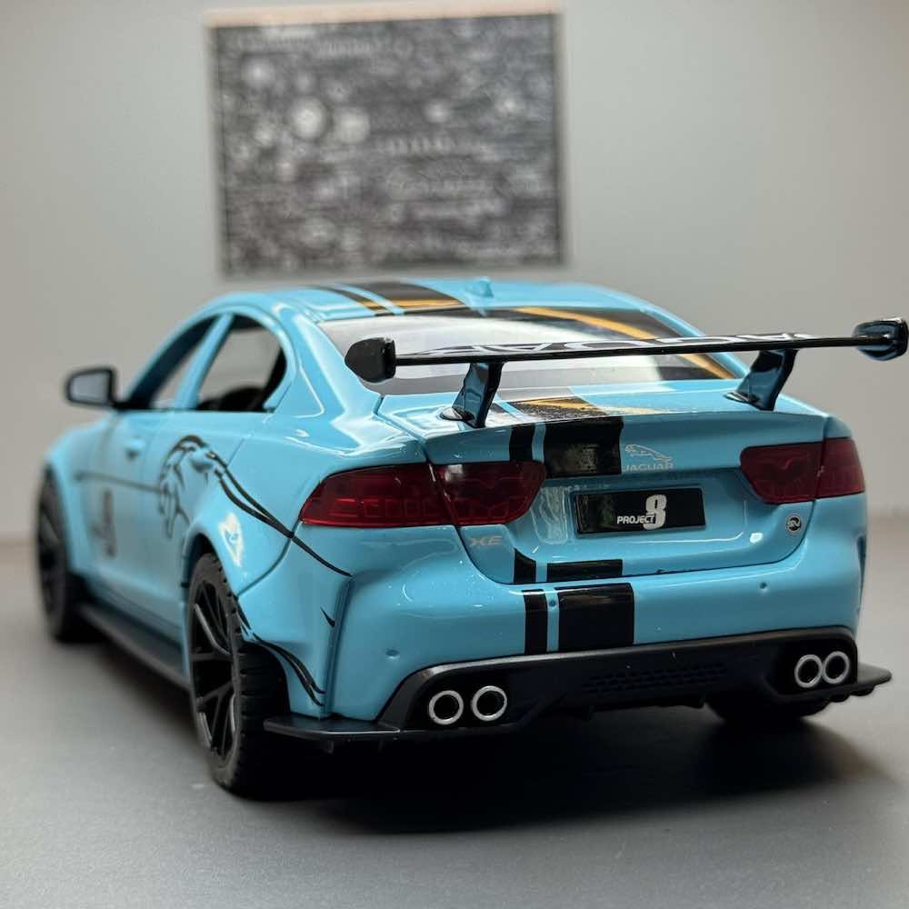 Modèle réduit Jaguar XE SV Project 8 – Échelle 1:18