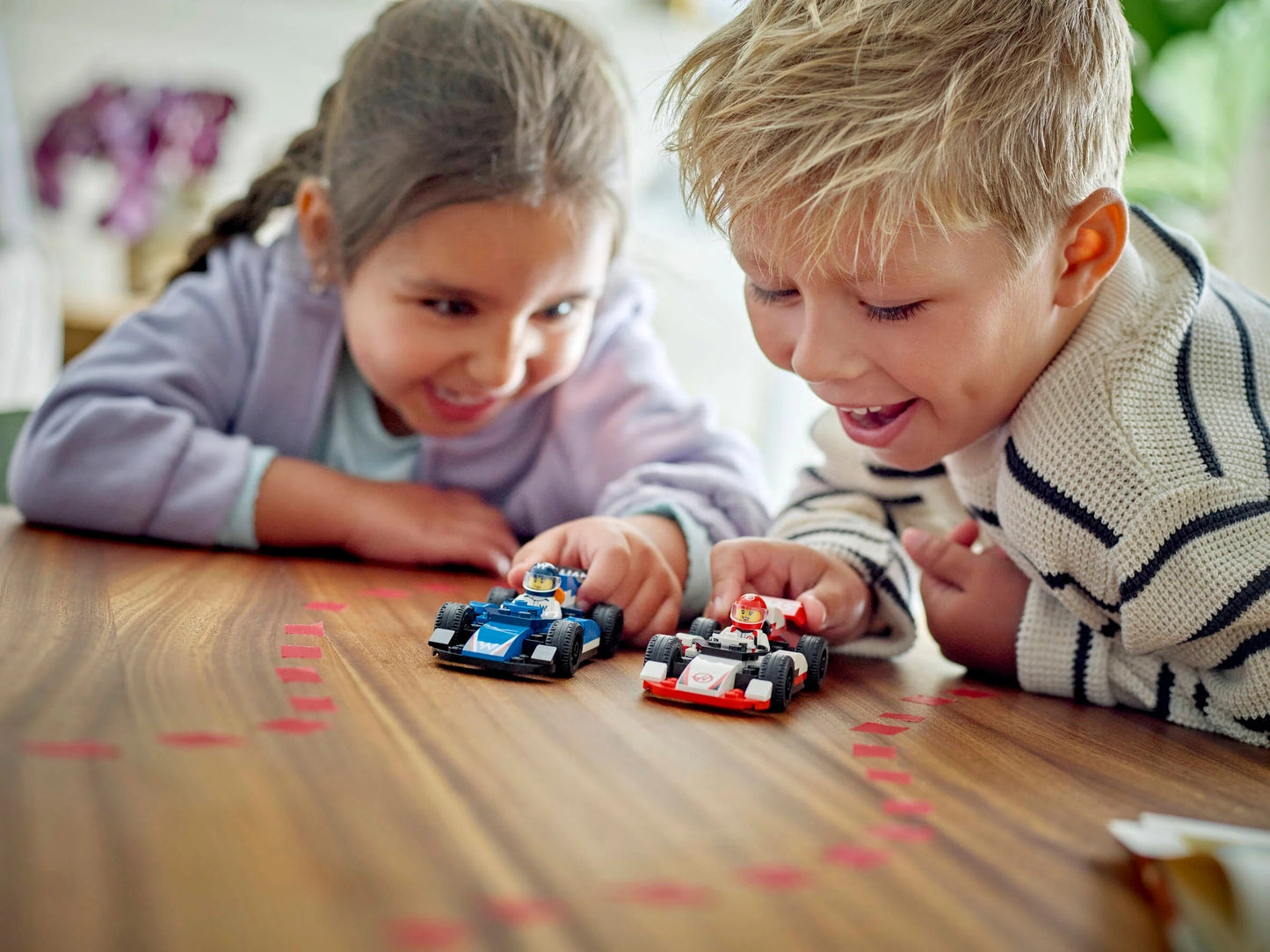 Voitures de course de F1® Williams Racing et Haas F1® - LEGO® City