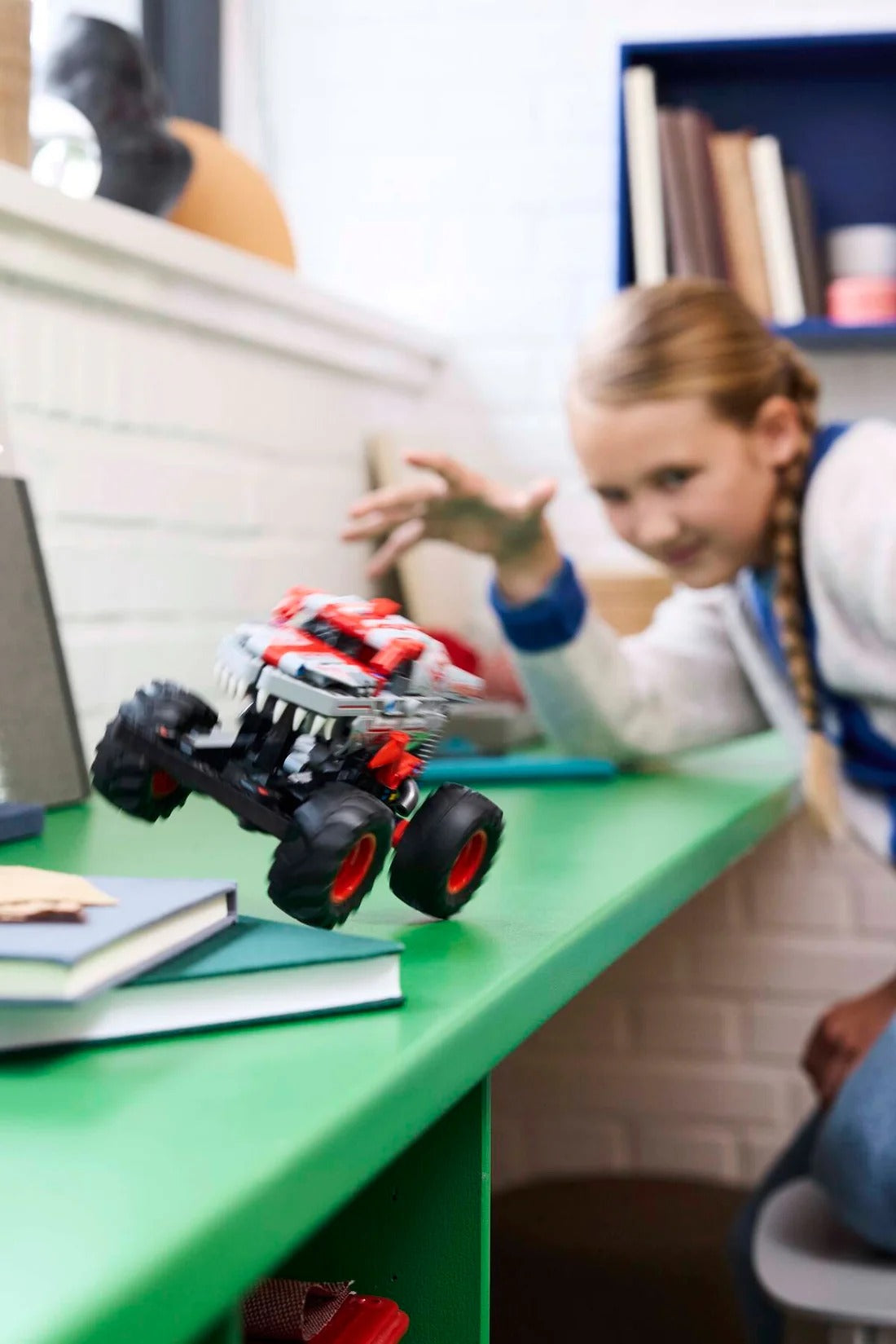 Monster Jam™ ThunderROARus™ à rétrofriction - LEGO® Technic