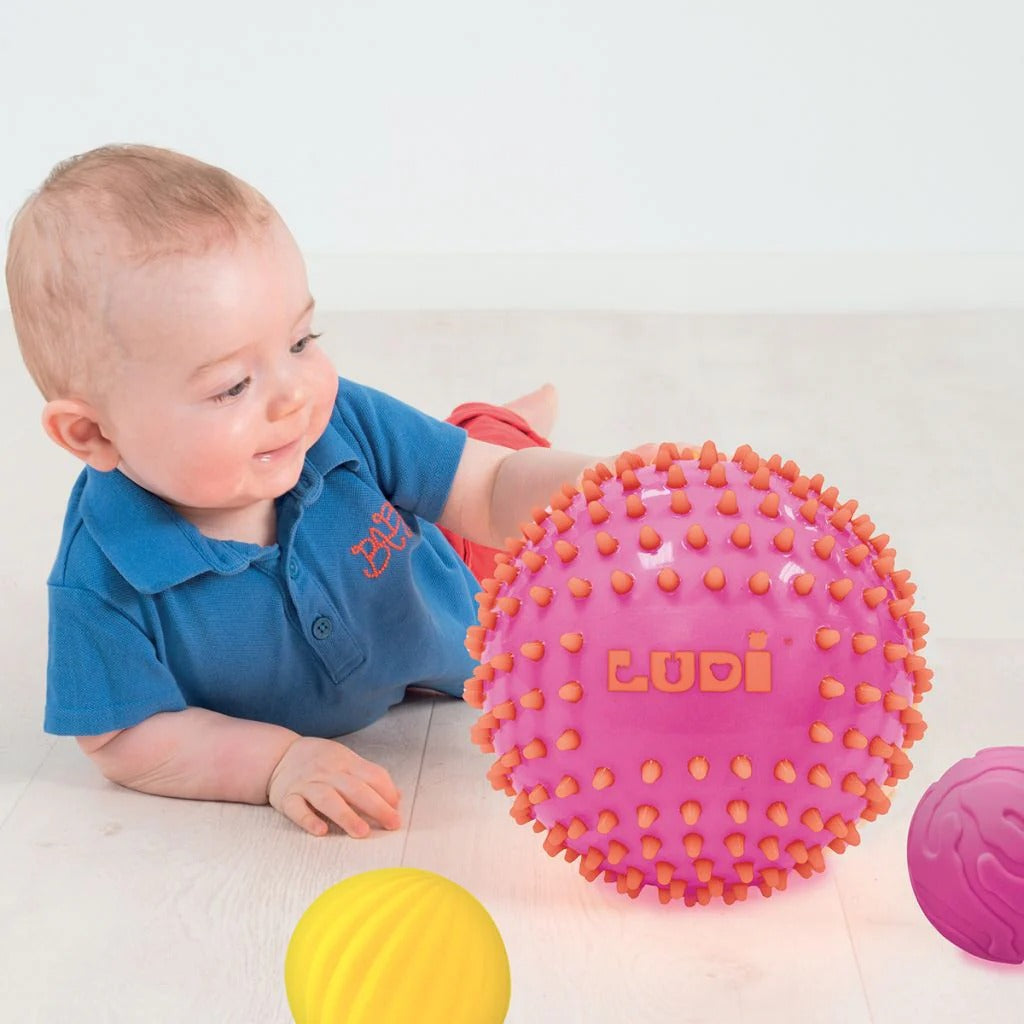 Coffret 3 Balles Sensorielles Rose 6M+ - LUDI