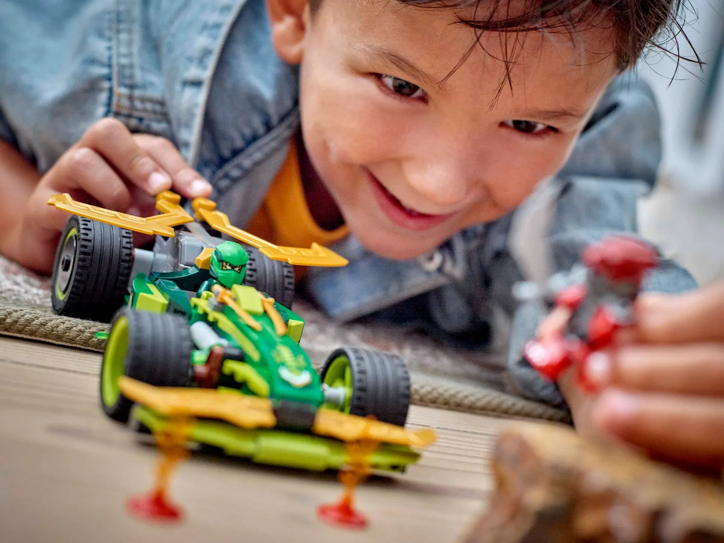 La voiture de course à rétrofriction de Lloyd - LEGO® NINJAGO®