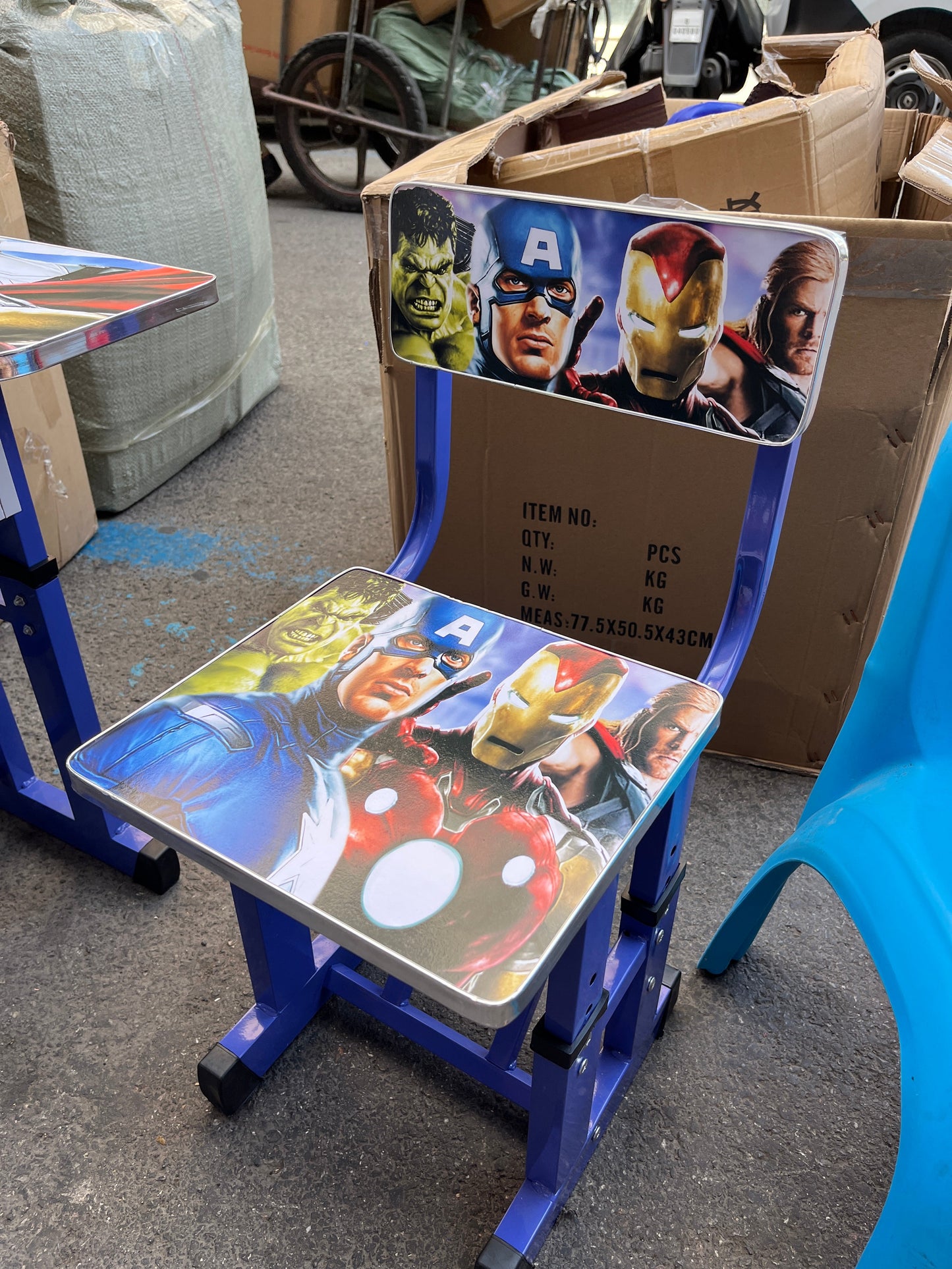 Bureau et Chaise en bois pour Garçons - Thèmes : Batman - Avengers - Cars - Stitch