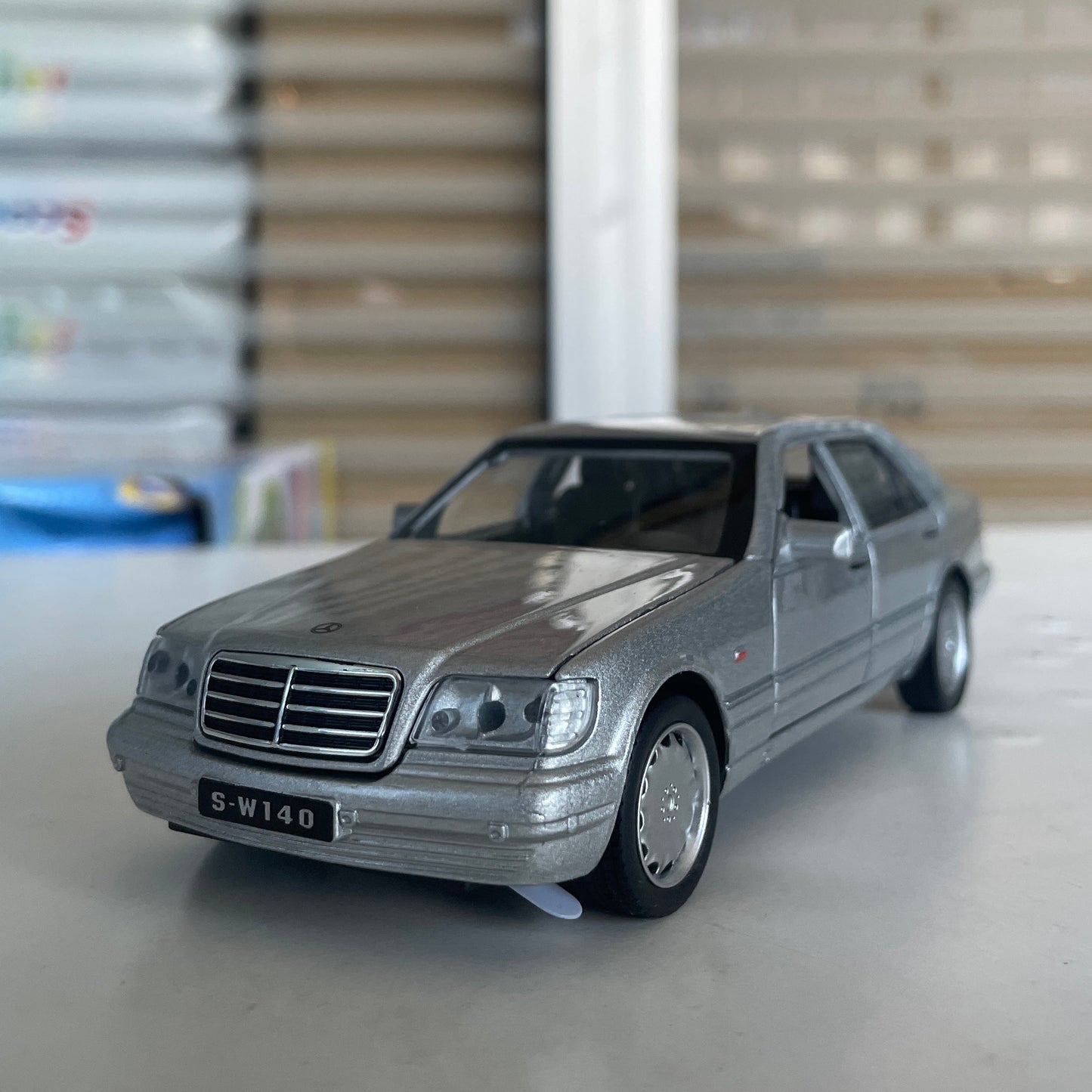 Modèle réduit Mercedes Benz S w140 (1:32)
