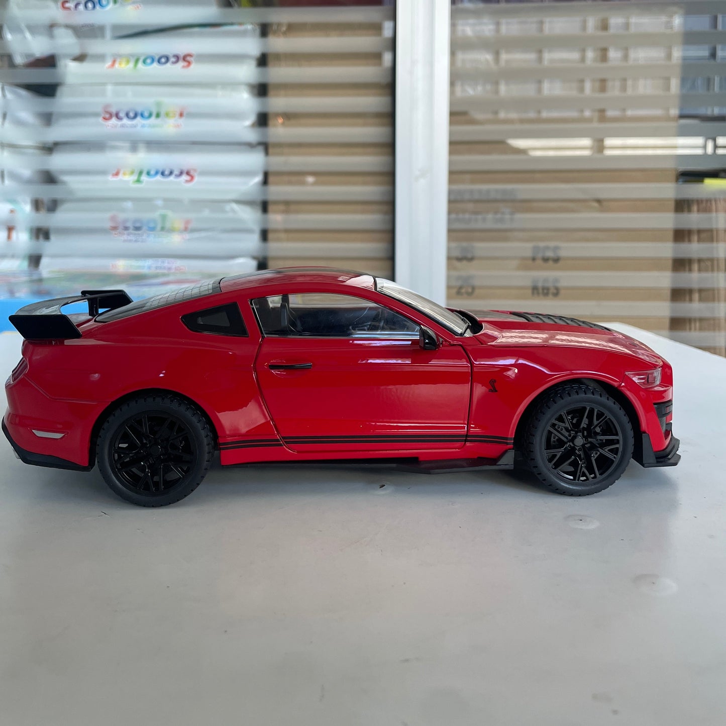 Modèle réduit Ford Mustang Shelby GT500 (1:18)