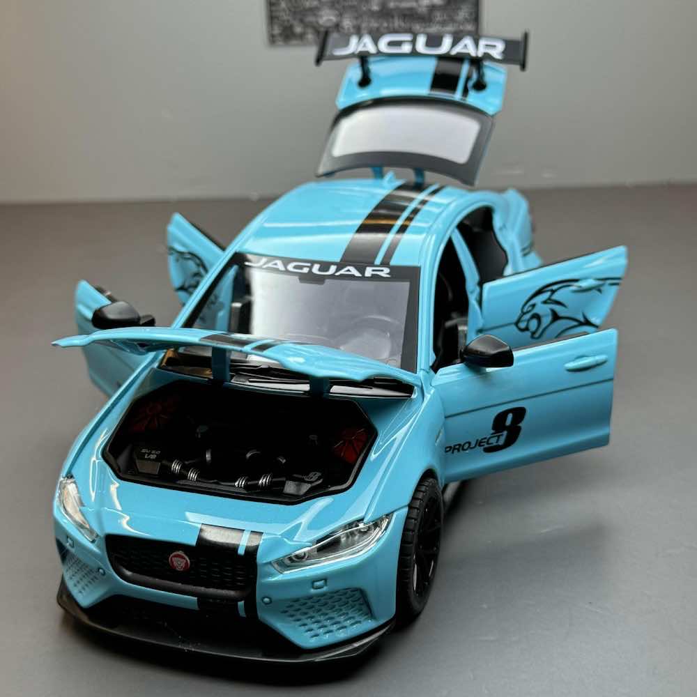 Modèle réduit Jaguar XE SV Project 8  – Échelle 1:18