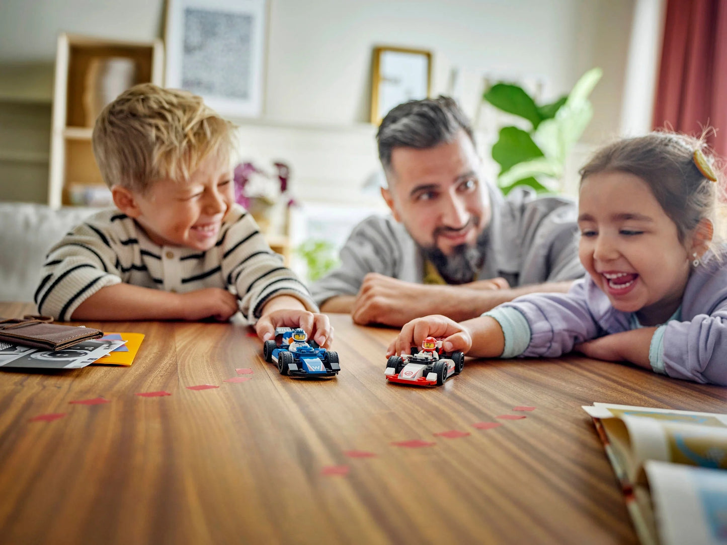 Voitures de course de F1® Williams Racing et Haas F1® - LEGO® City