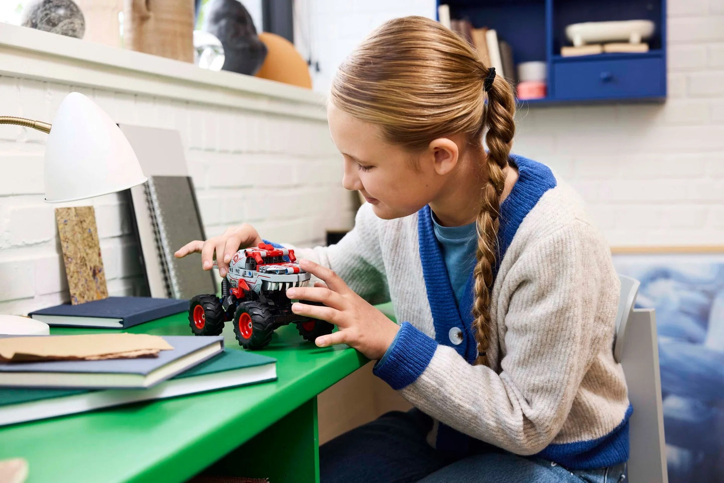 Monster Jam™ ThunderROARus™ à rétrofriction - LEGO® Technic