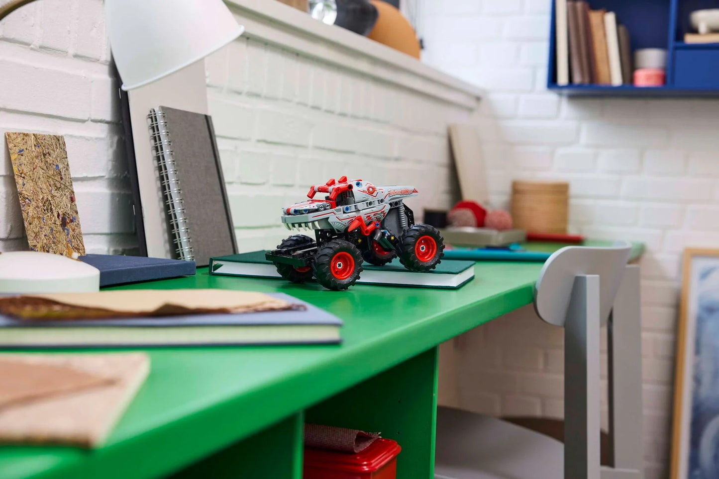 Monster Jam™ ThunderROARus™ à rétrofriction - LEGO® Technic