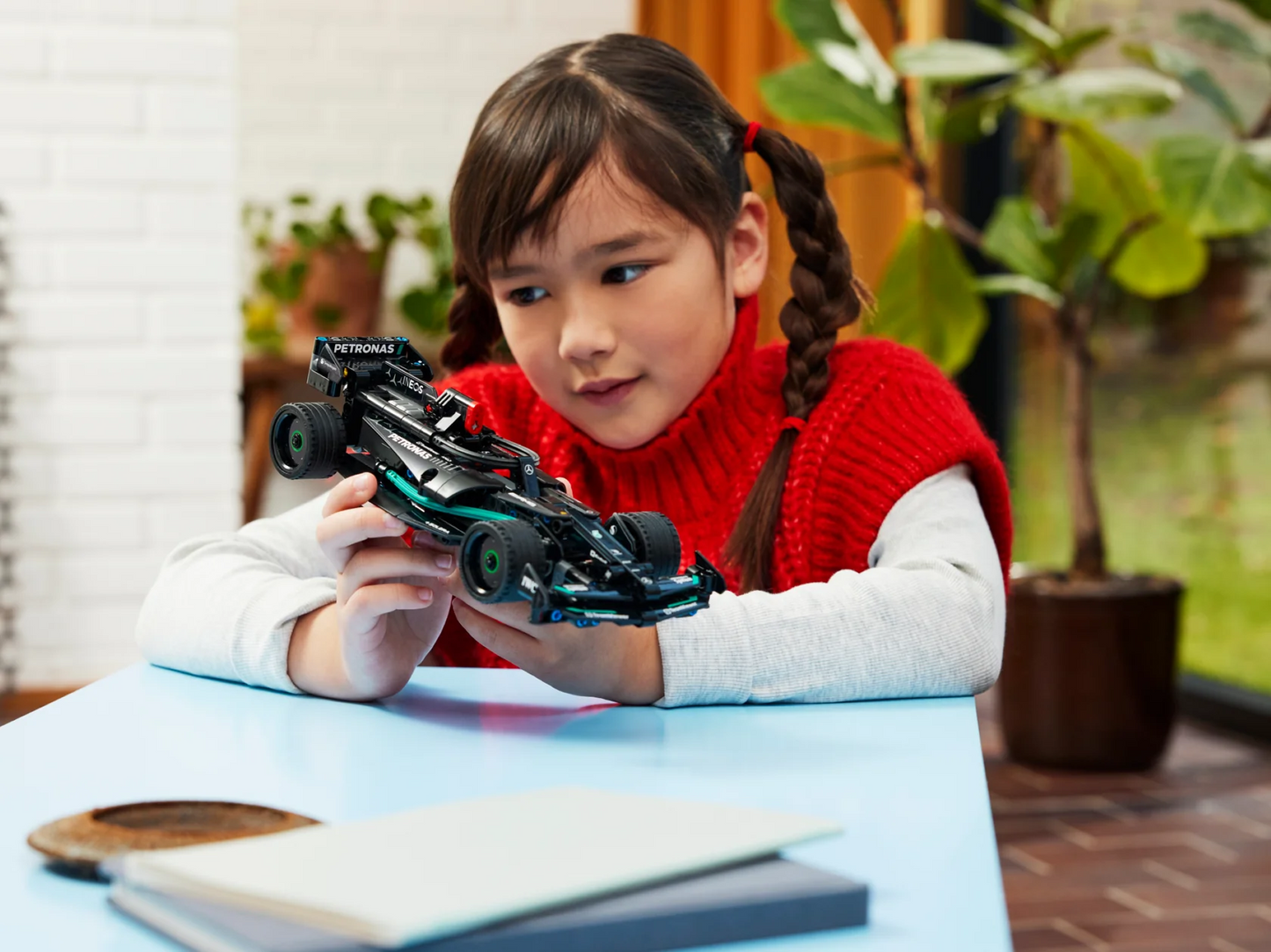 Mercedes-AMG F1 W14 E Performance Pull-Back - LEGO® Technic