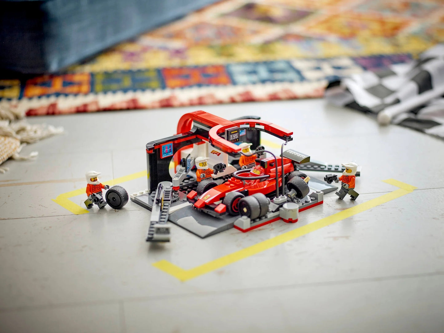 Arrêt au stand de F1® avec voiture Ferrari - LEGO® City