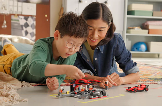 Arrêt au stand de F1® avec voiture Ferrari - LEGO® City